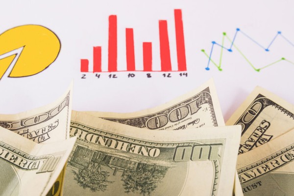 Hình ảnh phân tích và dự đoán eSports, với các đội chơi và chiến lược